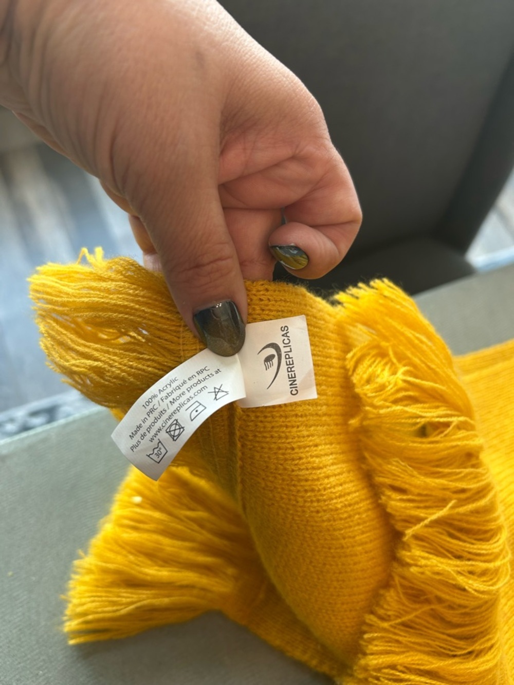 Cinereplicas Hufflepuff extra long Scarf has slight wear GUC - Picture 5 of 11